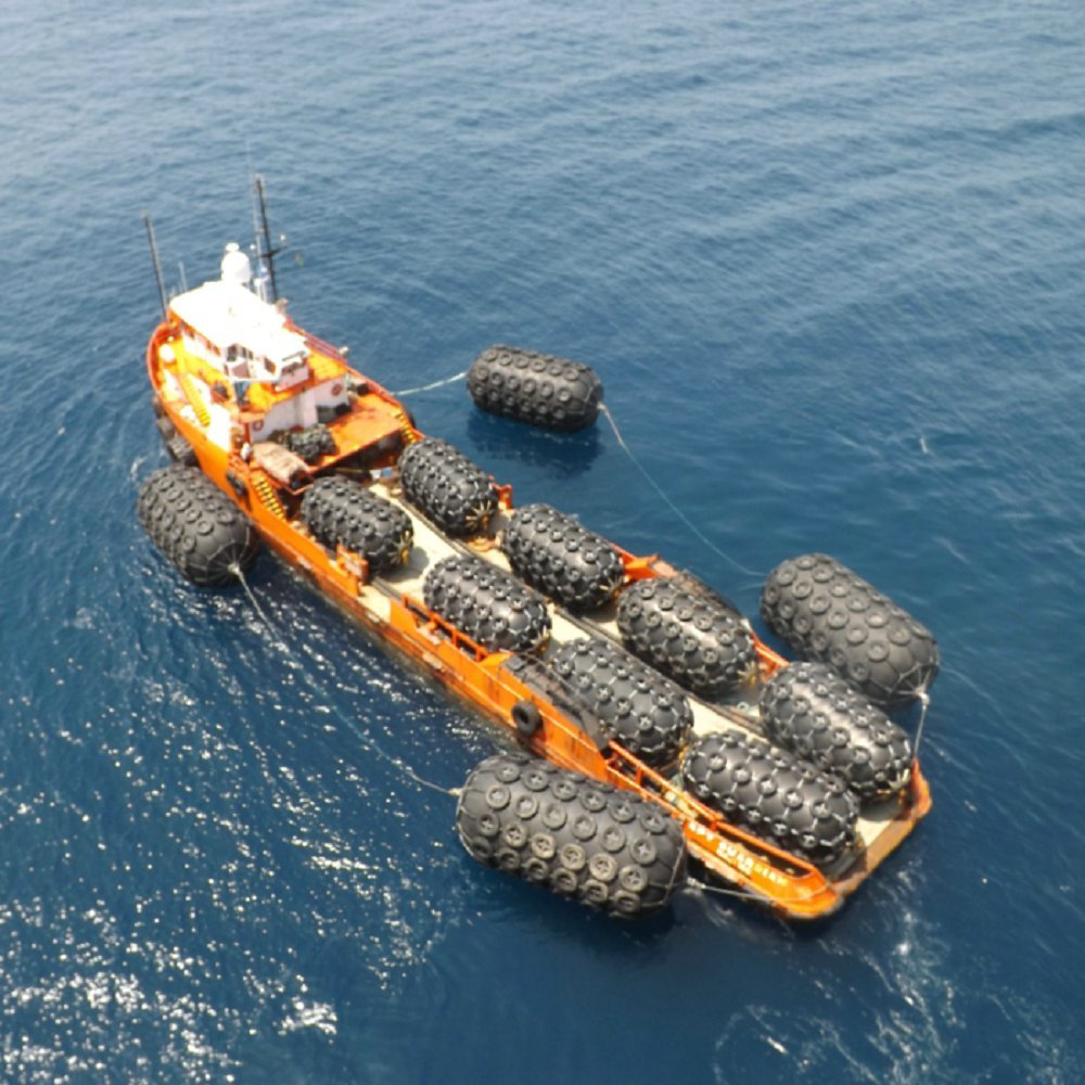 50KPa Yokohama Floating Pneumatic Rubber Fender for LNG Jetty with BV CCS ABS Certificate