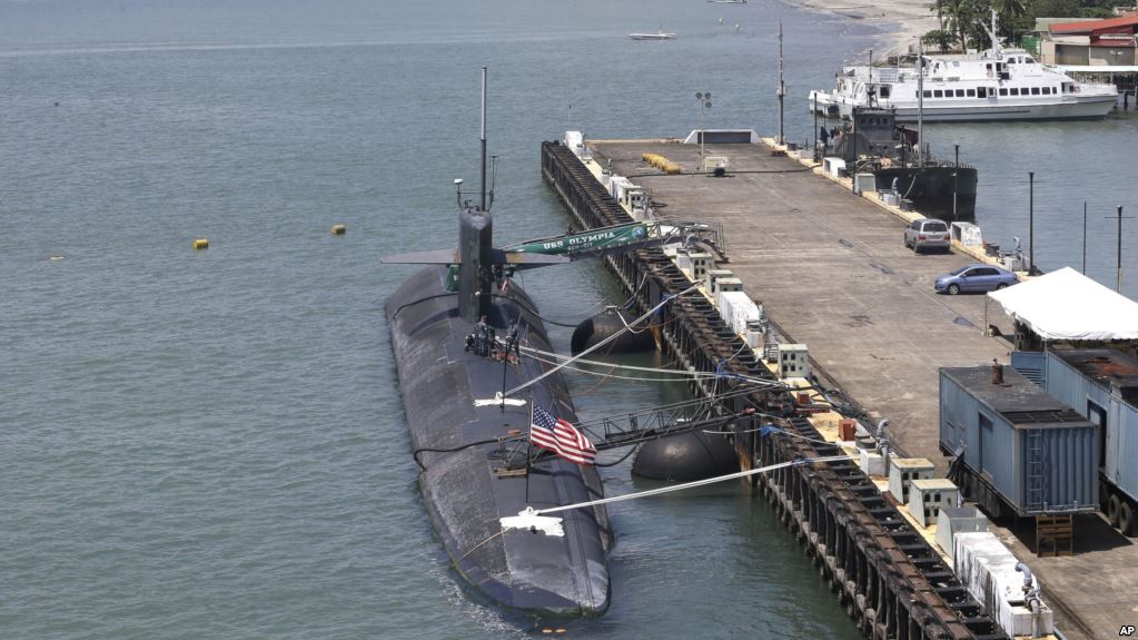 hydropneumatic submarine fender