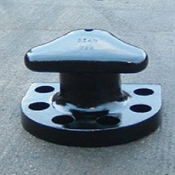 Tee Bollard