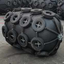 Floating 80 50kpa Pneumatic Fender for Ship Vessel with Chain Net