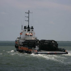 Marine Vessel Ship Yokohama Pneumatic Rubber Fender with Chain and Tire Net