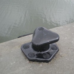 Marine Tee Bollard Cast Iron Mooring Bollard For Steep Angle Mooring
