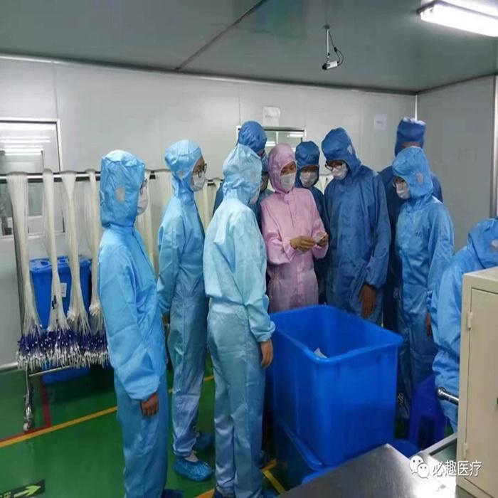 Les enseignants et les étudiants de l'Université de Donghua visitent BQ + Medical.