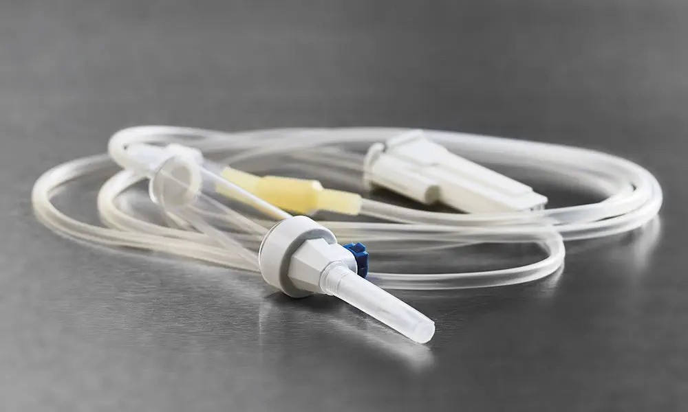 Infusion set is a common medical consumable. After aseptic treatment, a channel is established between the vein and the liquid medicine, which can be used for intravenous infusion. Generally, it is composed of eight parts: intravenous needle or injection needle, needle cap, infusion tube, liquid filter, flow regulator, drip pot, cork puncture device, and air filter. Some infusion sets also include components such as injection parts and dosing ports. The infusion set can adjust and control the dripping speed of the injection so that it enters the veins of the human body at a uniform speed to supplement the body fluids and electrolytes needed by the human body and provide nutrients for the human body. The infusion set mainly relies on the action of gravity, and the liquid enters the blood vessels of the human body from top to bottom due to the action of gravity. The following are some matters needing attention during the use of the infusion set. (1) The product can only be used for gravity infusion. (2) If the product fails or the package is damaged, it is strictly forbidden to use it. (3) One-time use, ready to use after opening, need to be destroyed after use. (4) The suitable operating temperature is: 10~40℃. (5) The storage and transportation of the infusion set should be protected from moisture, heat, sun, and pressure. (6) Before use, check whether the package is damaged and whether the sheath has fallen off. If these conditions occur, it is not allowed to use. (7) Close the flow regulator, remove the trocar sheath, pierce the trocar into the infusion bottle, and open the air inlet cap (or insert the air inlet needle). (8) Hang the infusion bottle upside down and squeeze the drip bucket by hand until the liquid medicine enters about 1/2 of the drip bucket. (9) Loosen the flow regulator, place the liquid medicine filter horizontally, exhaust the air, and then infusion can be done. (10)Before use, insert the infusion needle connector tightly to prevent leakage. (11)The infusion operation should be implemented and monitored by professional nursing staff. The infusion set produced by BQ Plus fully complies with strict quality certification, which provides absolute protection for the safety of patients. If you want to know more about the infusion set-related information and content after reading the above content, you can get a comprehensive solution by contacting us. As one of the world's leading manufacturers of medical products, BQ+ has more than 450 types of medical parts for you to choose from, and also provides R&D customized services for customers with special requirements. We do our utmost to pay attention to the health of patients, have established a strict quality inspection system, and are committed to providing customers with safe and high-quality products. Our complete management team can provide customers with thoughtful one-stop service. If you want to buy our high-quality infusion set, please contact us immediately!