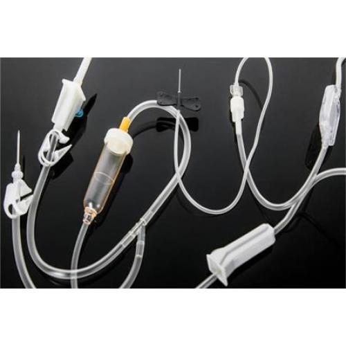 What are the benefits of using a Infusion Set with Precision Filter?