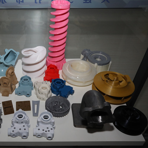 Peralatan pencetakan 3D canggih memproses suku cadang presisi