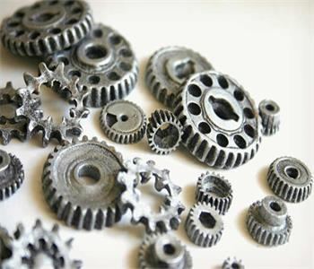 How to Clean Machine Parts？