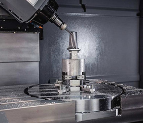 Manutenção Diária e Manutenção de Máquinas-Ferramenta CNC