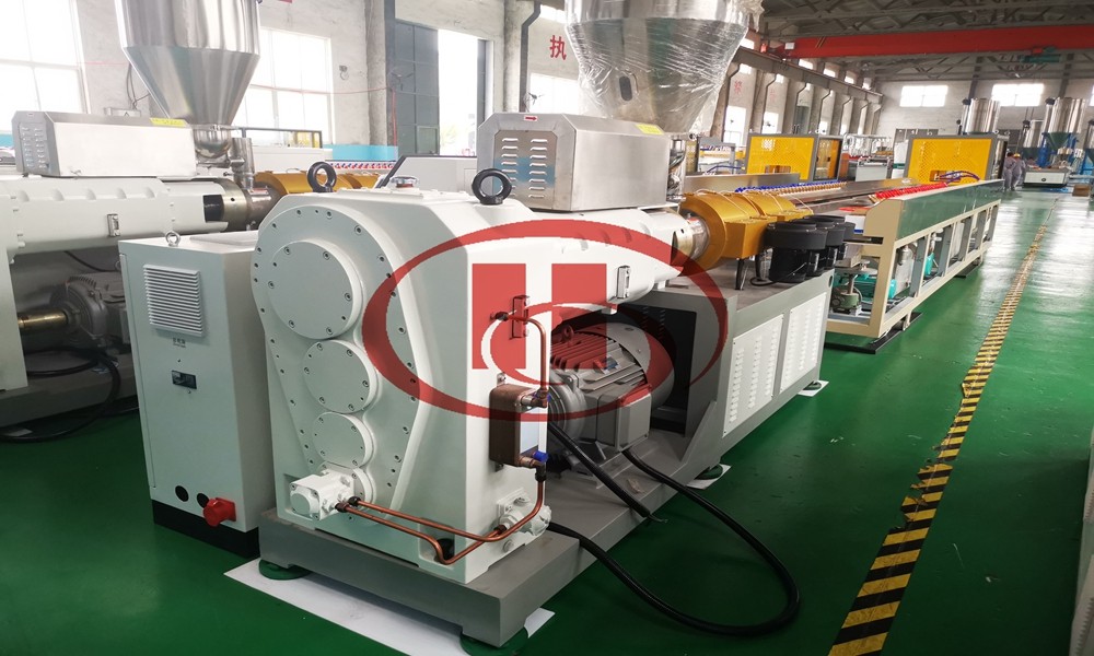 WPC profile machine with co-extrusion and online embossing