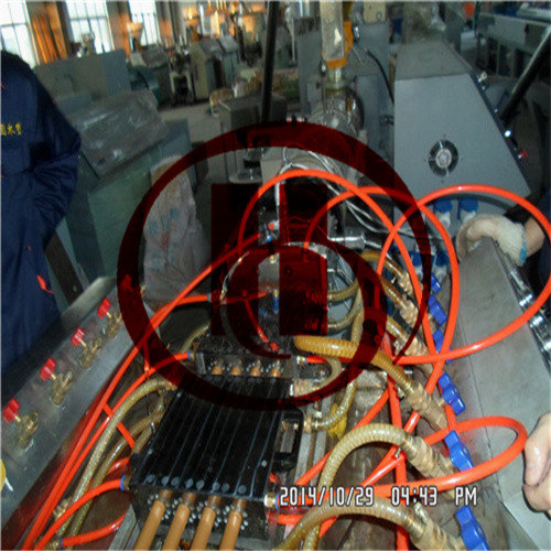 Four cavity WPC pipe making machine for broomstick