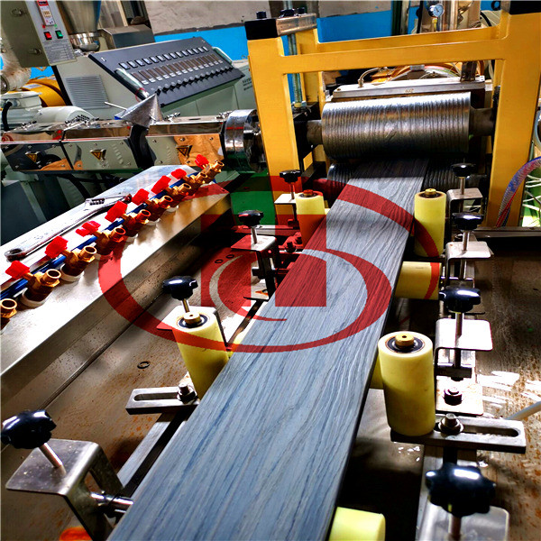 Co-extrusion WPC decking production line