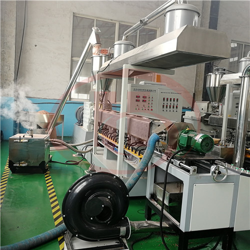 Moisture exhuasting for WPC granulation machine