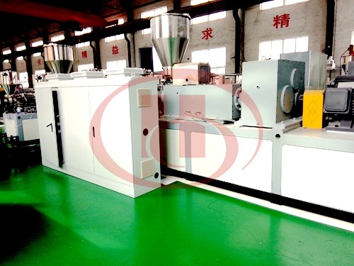 PVC WPC hollow board extruder machine