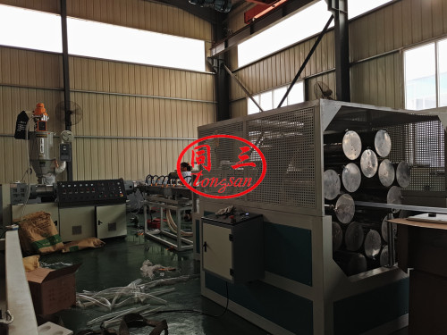 Tuyau d’arrosage en PVC fabrication machine avec fibre renforcée pour l’eau à haute pression
