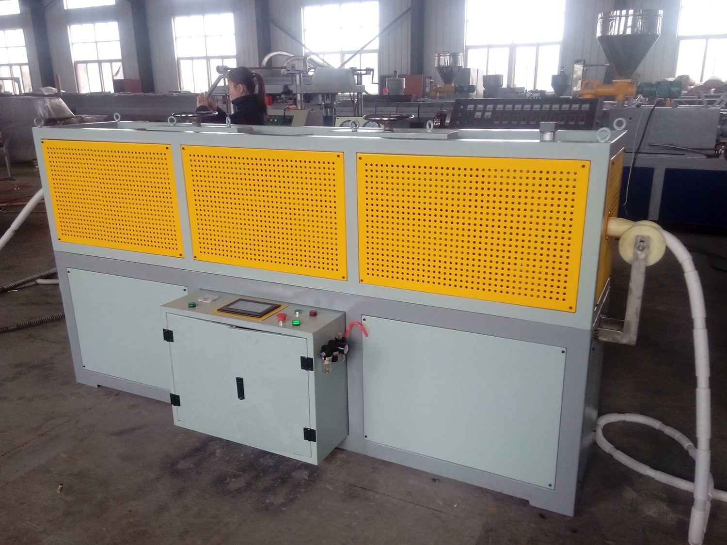 Magic corrugated pipe manufacturing machine with auto folding and cutting device