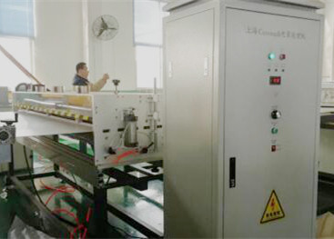Machine de traitement de corona de RCH-1000 pour la préparation de surface ondulée creuse de feuille de pp