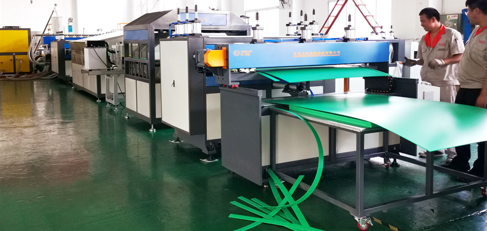 plastic corrugated sheet extrusion machine