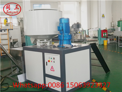 Raw material mixer for hollow corrugated sheet making machine