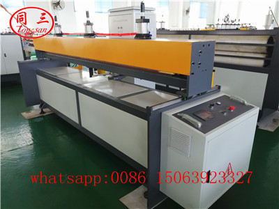 Automatic cutting device for PP hollow corrugated sheet