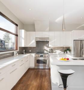 Gabinetes de cocina modernos lacados en blanco para la casa del proyecto en venta