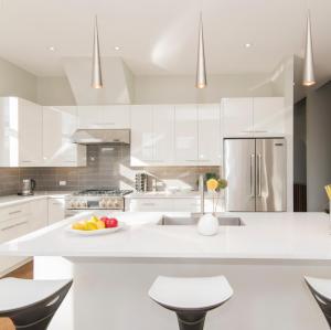 خزائن المطبخ الأبيض ورنيش الحديثة للمنزل المشروع للبيع