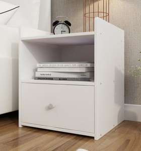 Mesita de noche de madera con cajones en venta