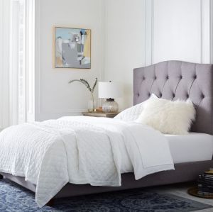 Conjunto de diseño de cama de tapicería de tela con cabecera