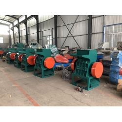 Broyeur de bouteilles en plastique automatique à bas prix pour la ligne de recyclage PE PE PVC
