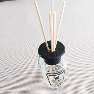 Natural plant essential oil air freshener fragrance glass bottle reed diffuser with rattan sticks for gifts