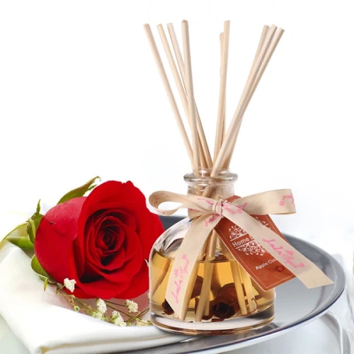 China supplier natural aroma essence oil glass bottle reed diffusers with rose rattan stick wholesale