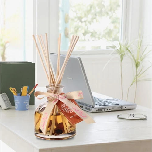 China supplier natural aroma essence oil glass bottle reed diffusers with rose rattan stick wholesale