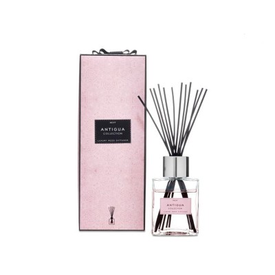 Luxury reed diffuser in gift box with rattan sticks
