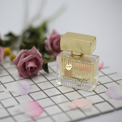 Wholesale customized luxury carve glass perfume bottles