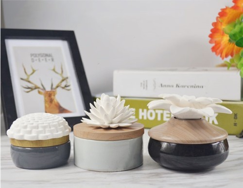 Hot Handmade Home Decoration Ceramic Reed Diffuser Bottle with Ceramic Flower