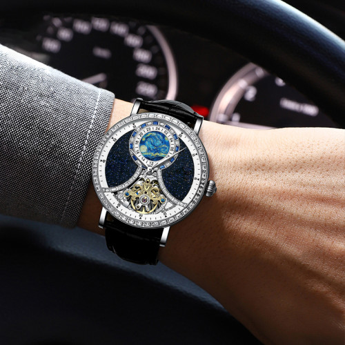 How does a mechanical watch adjust the time?