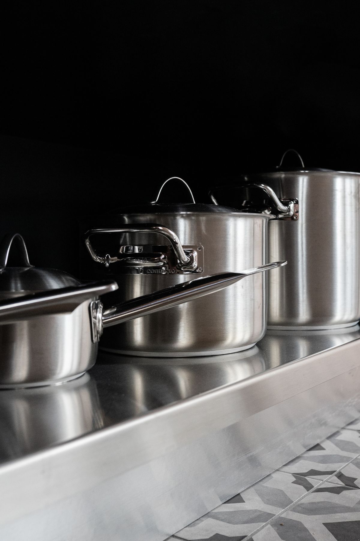 Stainless steel tri-ply cookware pots and pans