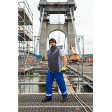 Why European Buyers Choose a Chinese Workwear Manufacturer