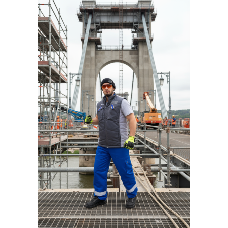 Why European Buyers Choose a Chinese Workwear Manufacturer