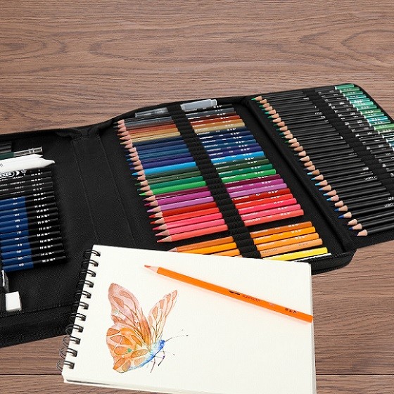 набор цветных карандашей