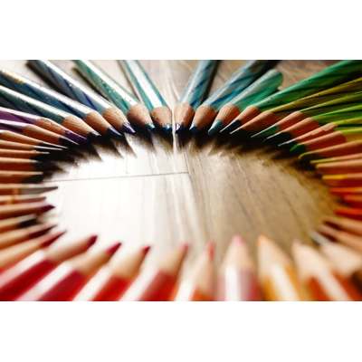 How to Choose the Perfect Colored Pencil Set: A Buyer's Guide for Distributors