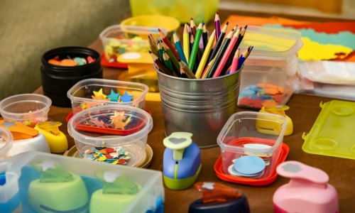 Art Supplies Packaging & Customization: Tins, Boxes & Kit Assembly