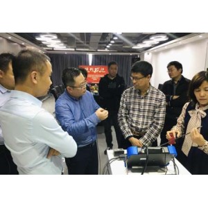 El profesor Liu afirmó plenamente el endoscopio de prueba no destructiva de nuestra empresa.