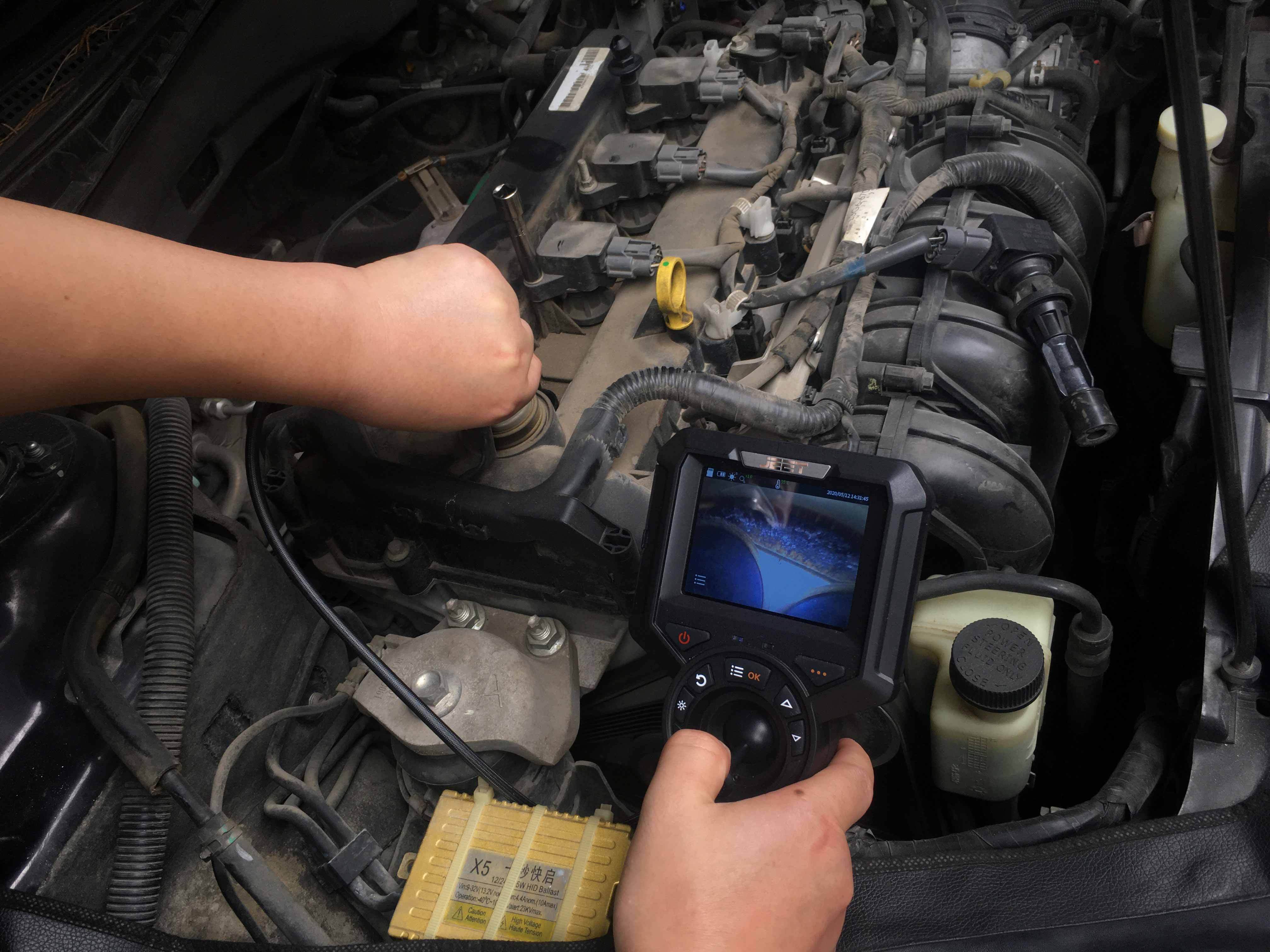 El boroscopio de automóvil detecta la acumulación de carbono en los motores de los automóviles