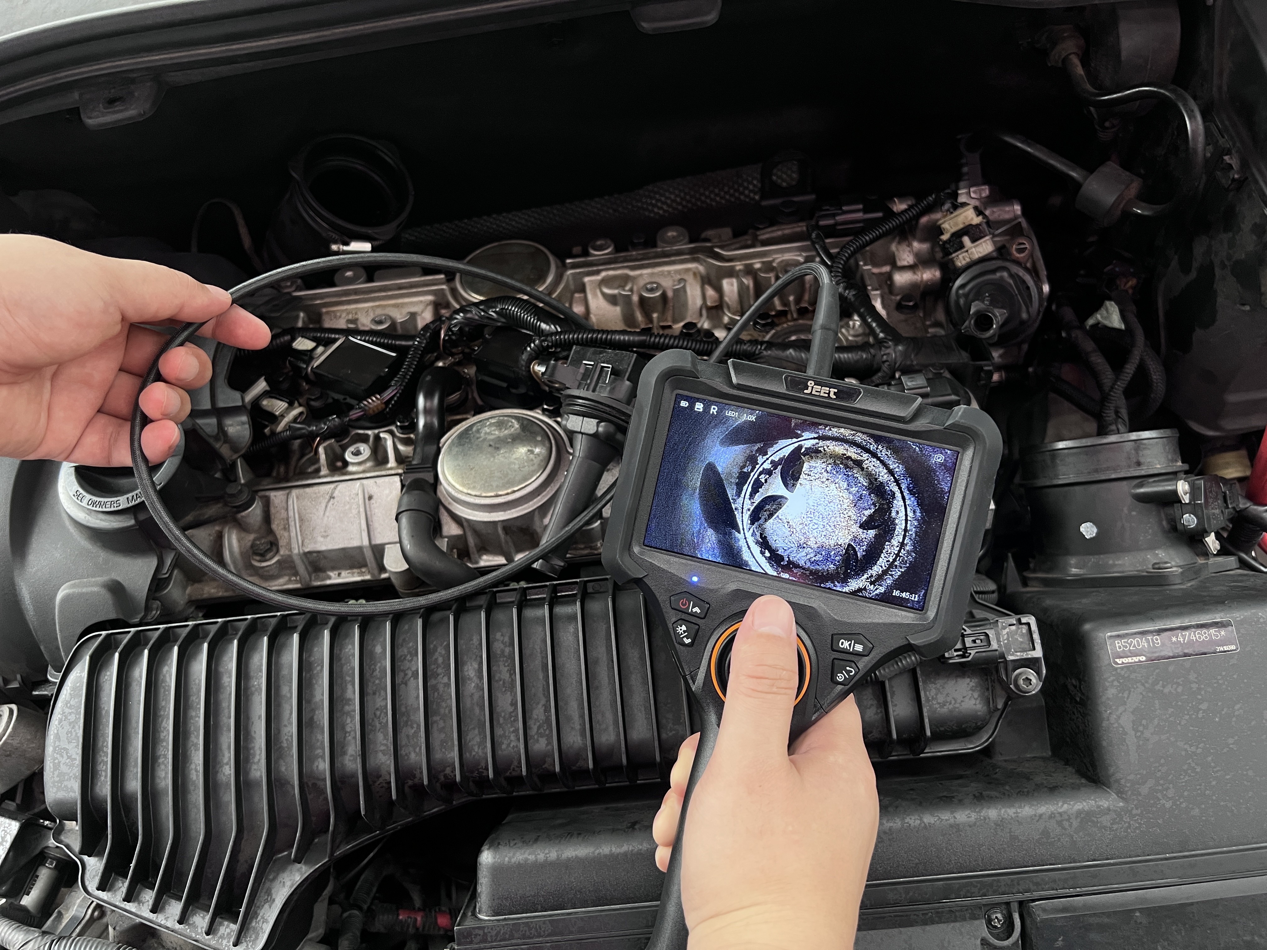 Videoscope for Automobile Engine Carbon Deposit Detection | JEET Industrial Endoscope  Description (描述)：