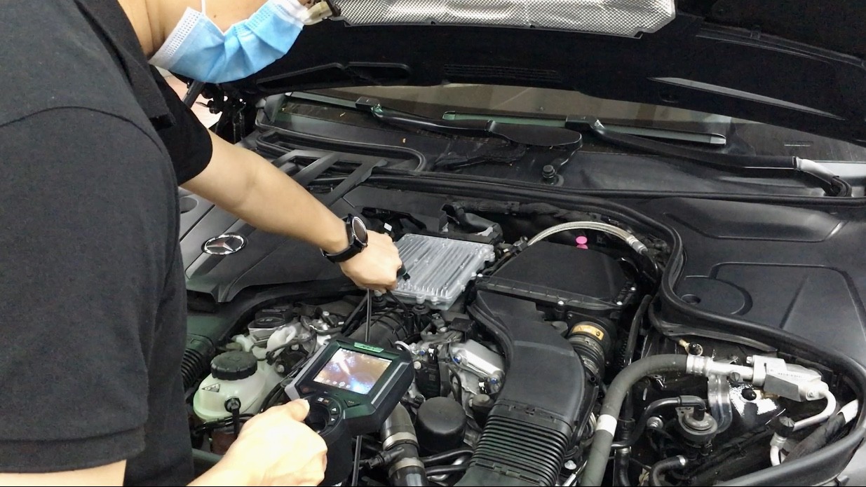 Automotive borescope inspection inside engine cylinder