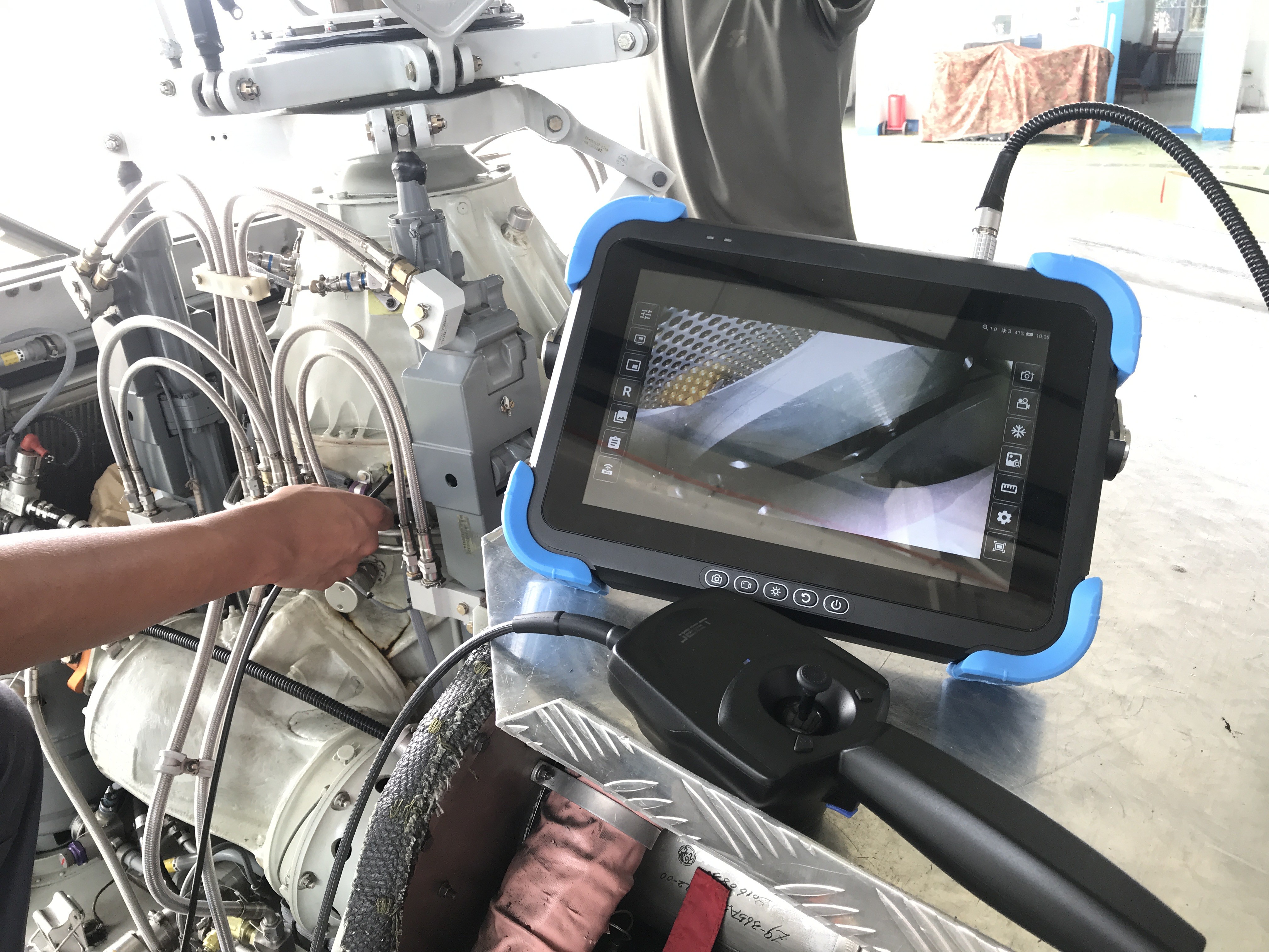 aircraft engine borescope inspection inside turbine engine