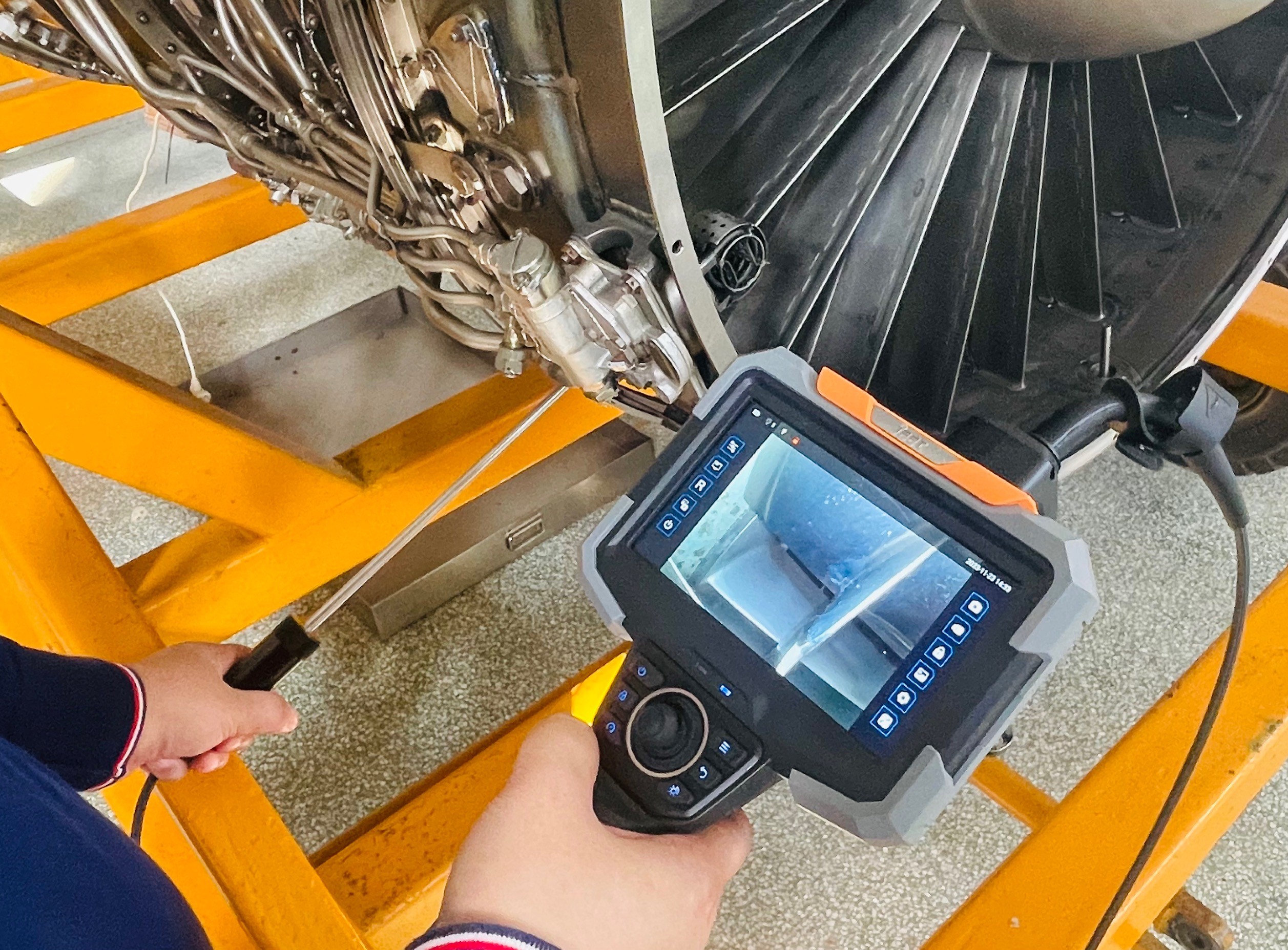 Video borescope used in aviation engine power generation and manufacturing inspection