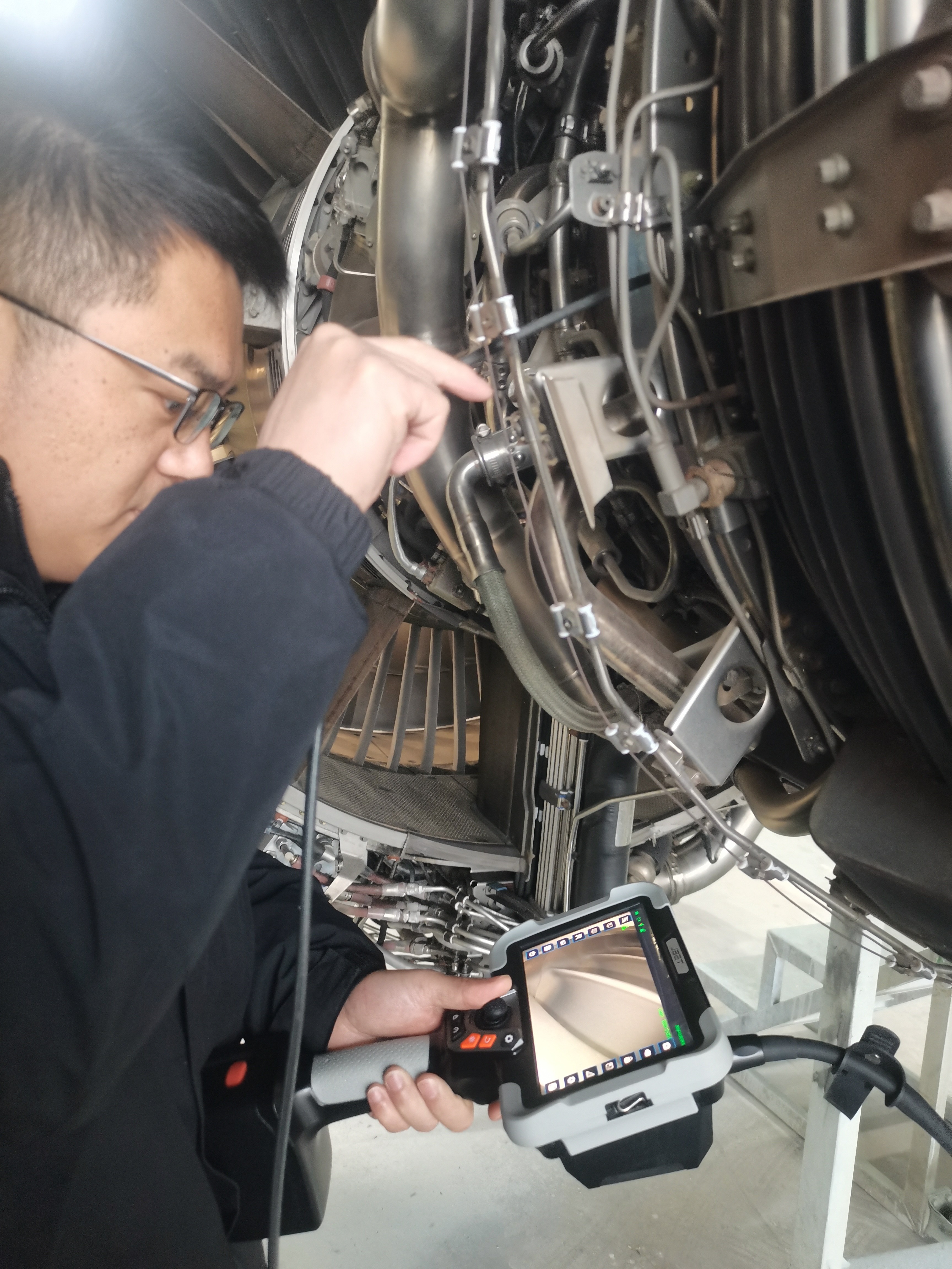 Turbine Blade Borescope Inspection: Field Guide for Aviation MRO Teams | JEET