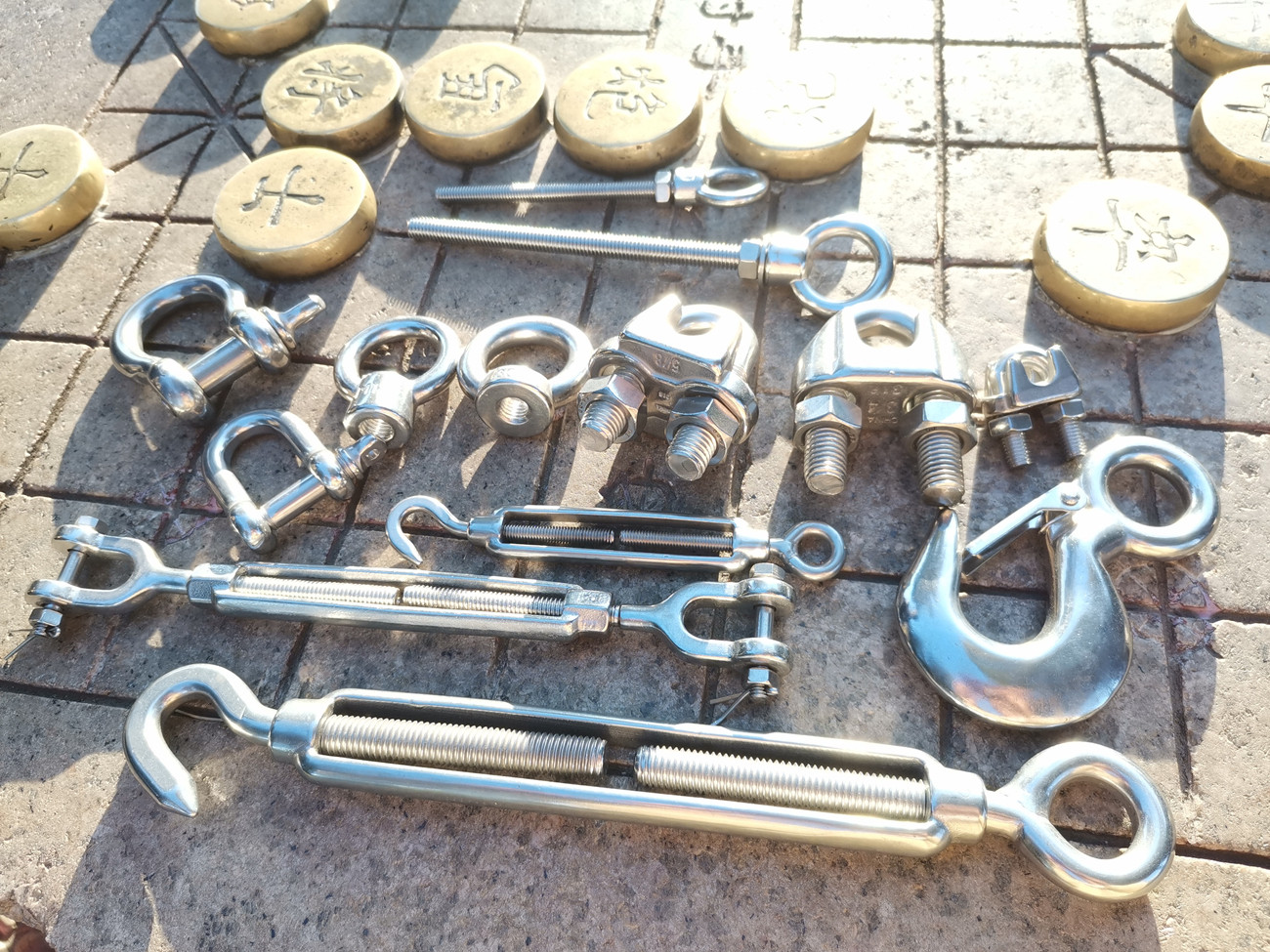 rigging hardware