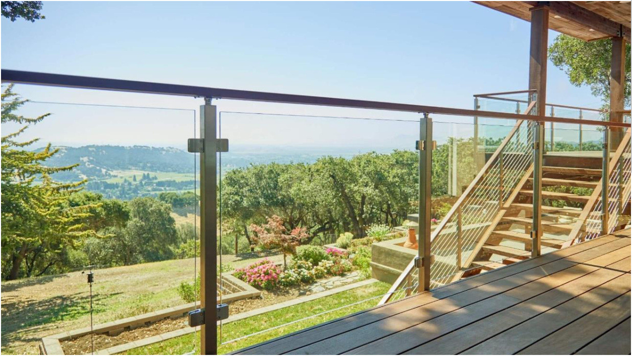 custom glass railings and accessories manufacturer